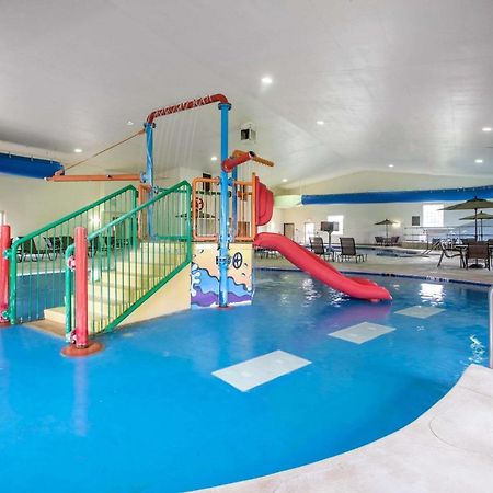 Comfort Suites Johnson Creek Conference Center Εξωτερικό φωτογραφία