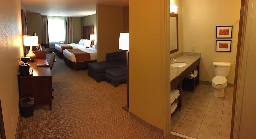 Comfort Suites Johnson Creek Conference Center Εξωτερικό φωτογραφία