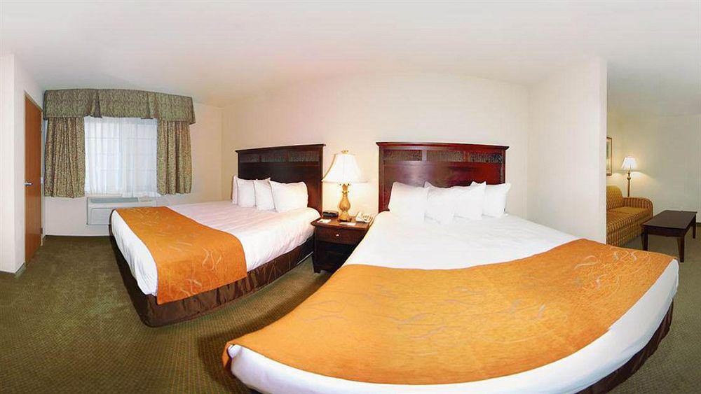 Comfort Suites Johnson Creek Conference Center Εξωτερικό φωτογραφία