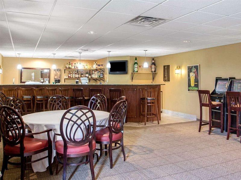 Comfort Suites Johnson Creek Conference Center Εξωτερικό φωτογραφία