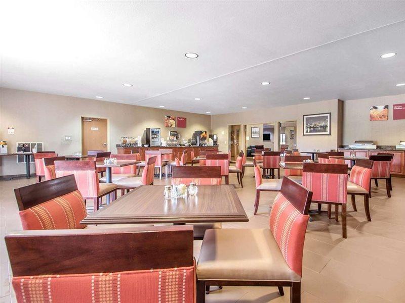 Comfort Suites Johnson Creek Conference Center Εξωτερικό φωτογραφία