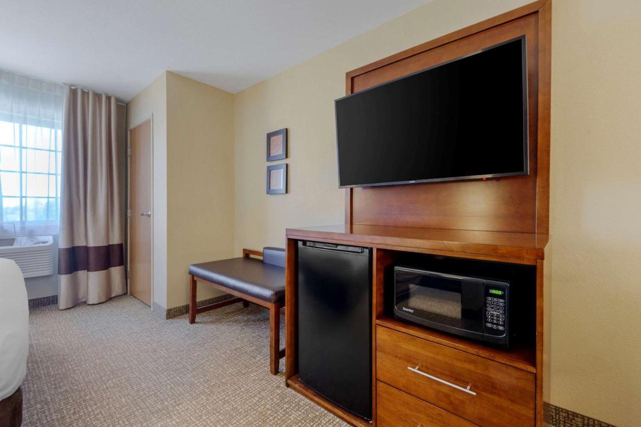 Comfort Suites Johnson Creek Conference Center Εξωτερικό φωτογραφία
