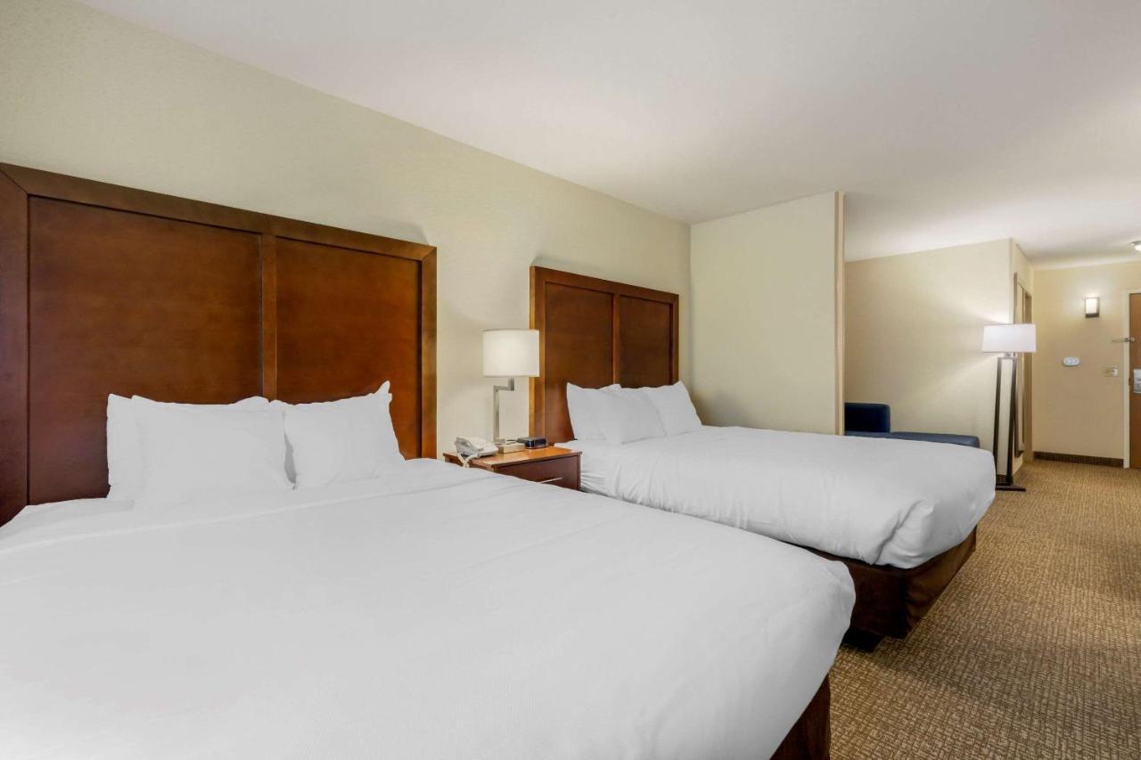 Comfort Suites Johnson Creek Conference Center Εξωτερικό φωτογραφία
