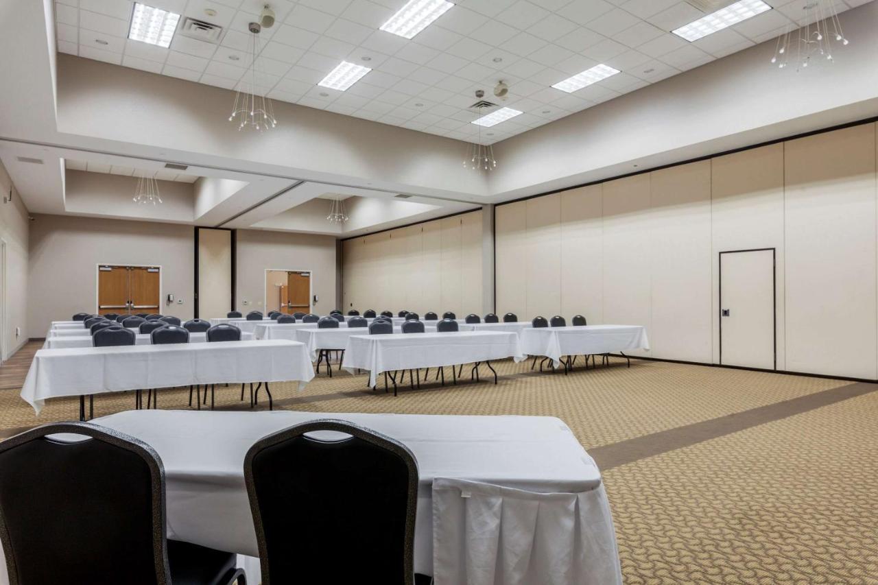 Comfort Suites Johnson Creek Conference Center Εξωτερικό φωτογραφία