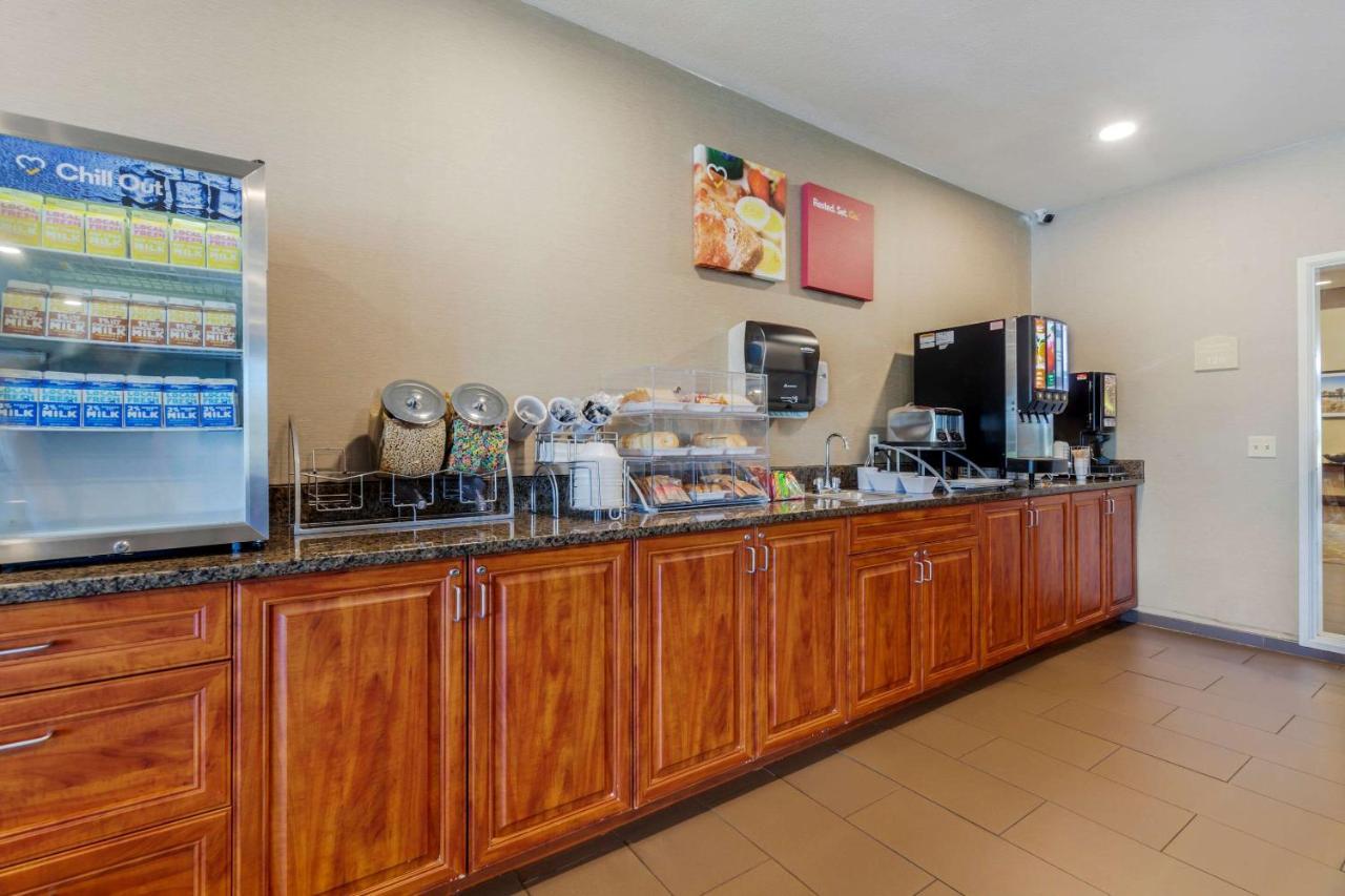 Comfort Suites Johnson Creek Conference Center Εξωτερικό φωτογραφία