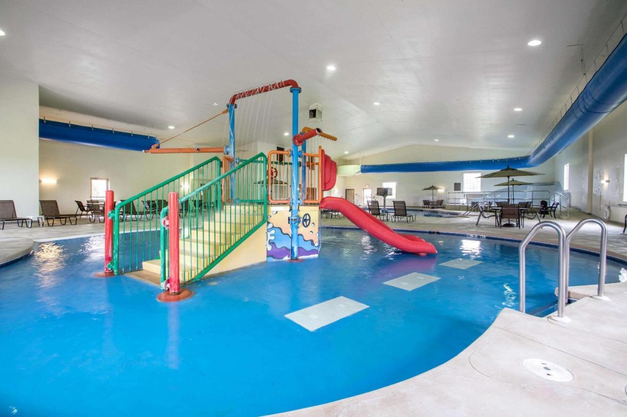 Comfort Suites Johnson Creek Conference Center Εξωτερικό φωτογραφία