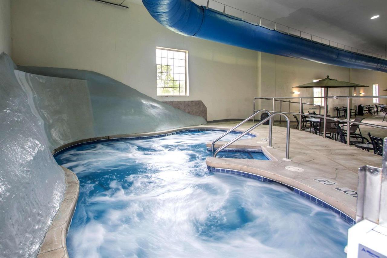 Comfort Suites Johnson Creek Conference Center Εξωτερικό φωτογραφία