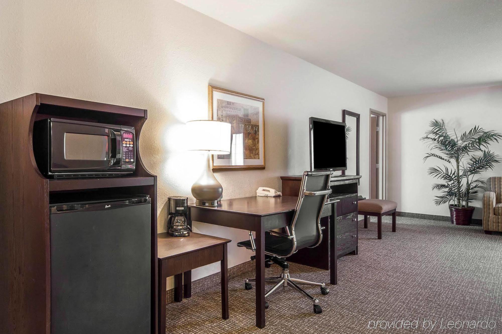 Comfort Suites Johnson Creek Conference Center Εξωτερικό φωτογραφία