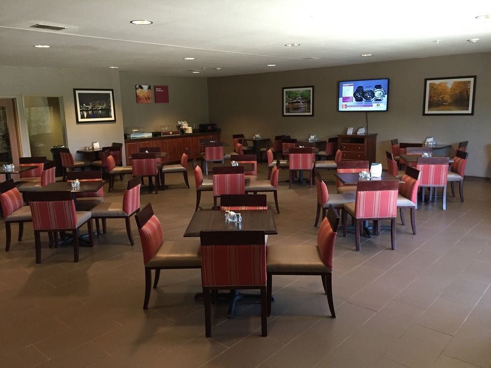 Comfort Suites Johnson Creek Conference Center Εξωτερικό φωτογραφία