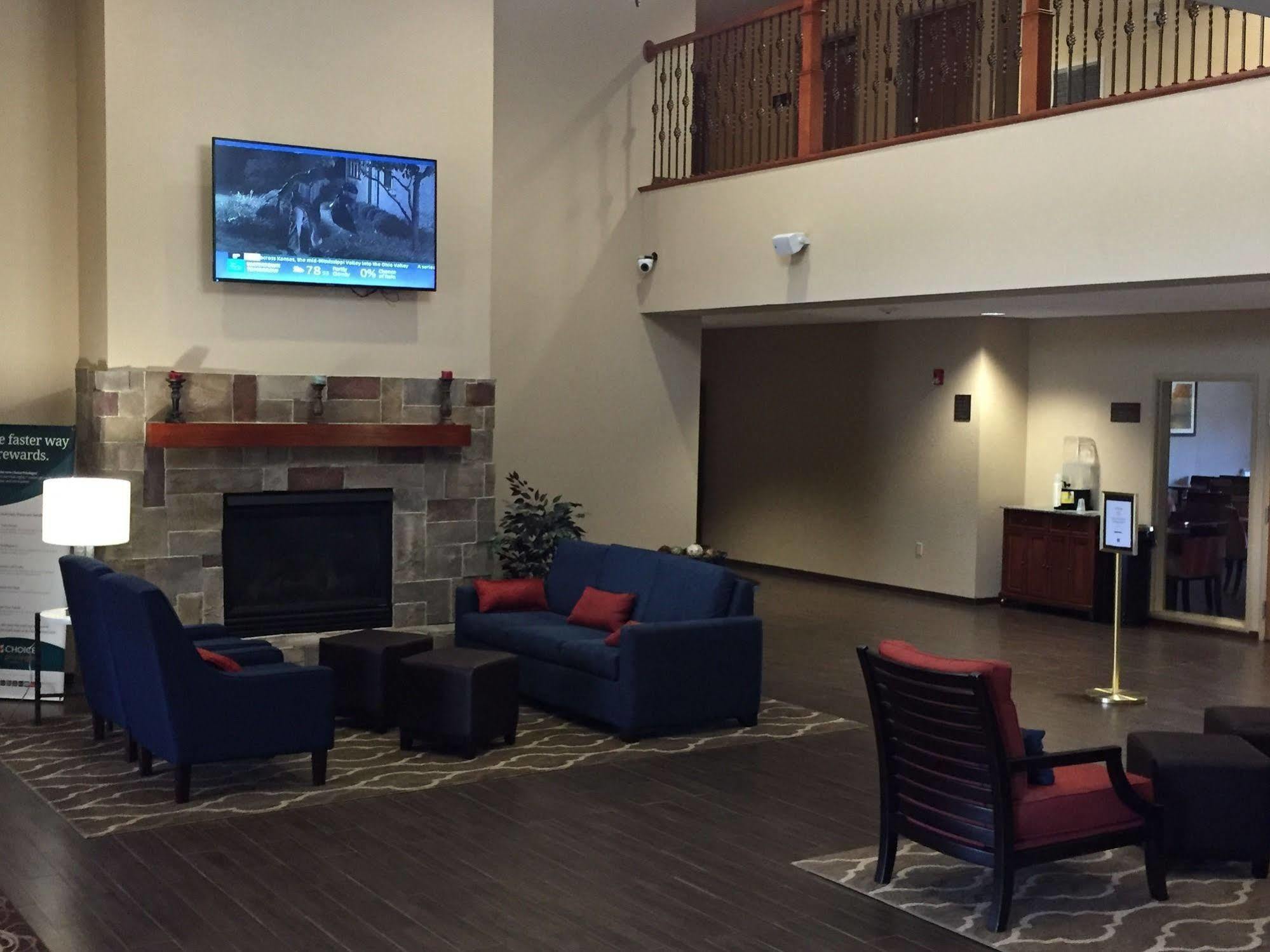 Comfort Suites Johnson Creek Conference Center Εξωτερικό φωτογραφία